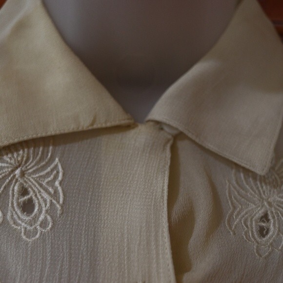 Vintage French Connection Cream Eyelet Embroidered Button Down Blouse Medium - Picture 9 of 14